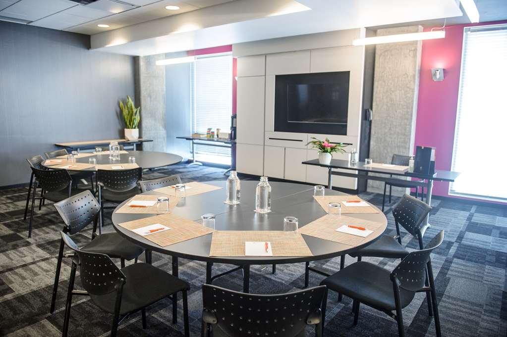 Hotel Alt Quartier Dix30 Brossard Ανέσεις φωτογραφία